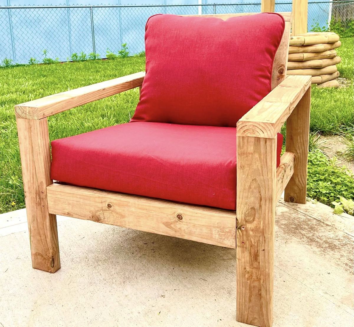 Outdoor lounge chair